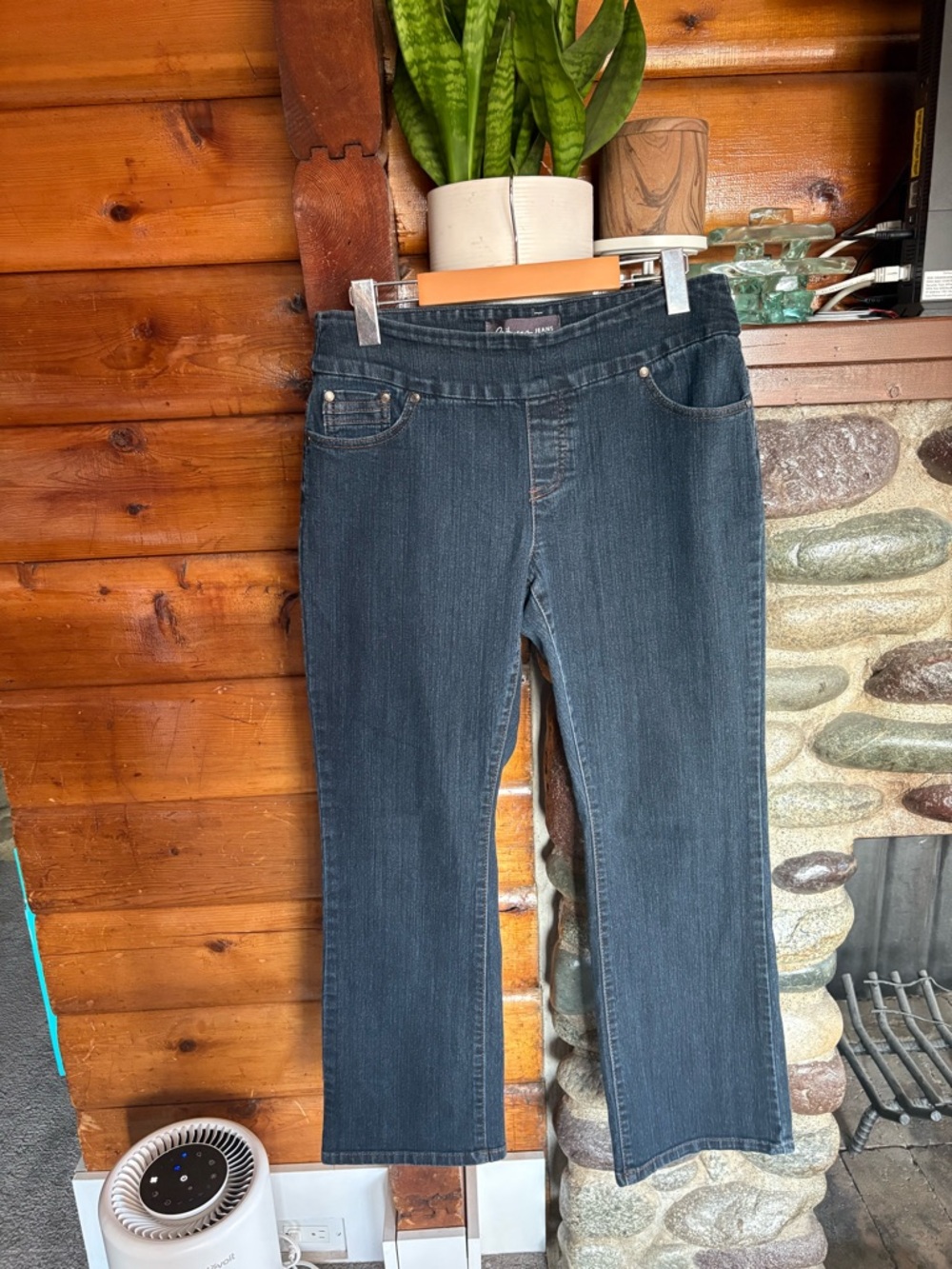 Reitmans Women’s Stretch Jeans - petite size 8